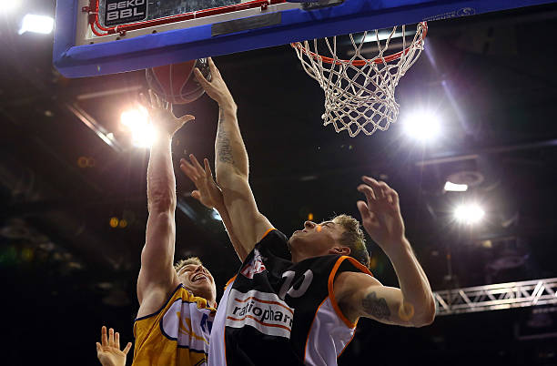 做出快速判 做出快速判